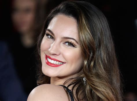 Kelly Brook Makes Jaws Drop As She Strips To Her Birthday Suit In