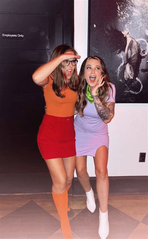 22 Cutest Duo Halloween Costumes That Are Beyond Iconic Halloween Duos Cute Group Halloween