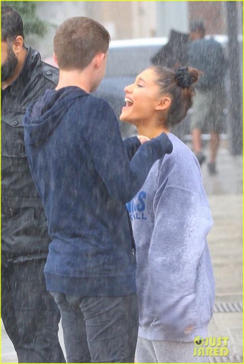 Ariana Grande And Friends Get Drenched In Nyc Rain Storm Photo 4149655