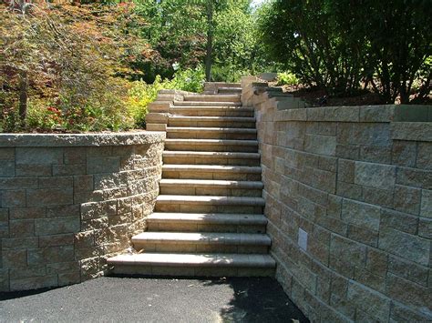 The retaining wall will be 1 meter (40″) in from the fence and on average 400mm (16″) high (depending on the contour of the ground), and with a capping join boards only on posts. Retaining Wall Steps Album 1