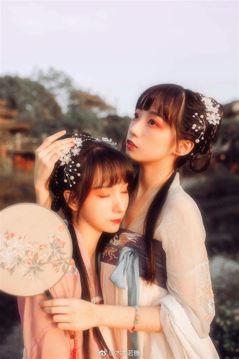 Pin By Mi Mục Như Họa 眉目如画 On Bách Hợp Asian Traditional Fashion Girls In Love Traditional