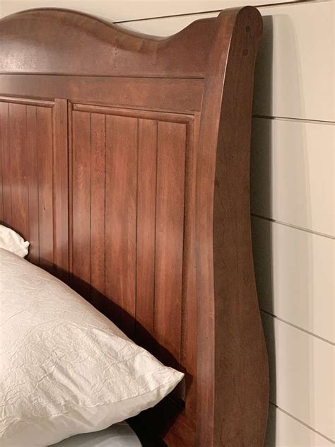 Vaughan Bassett Heritage King Sleigh Bed In Amish Cherry Ms