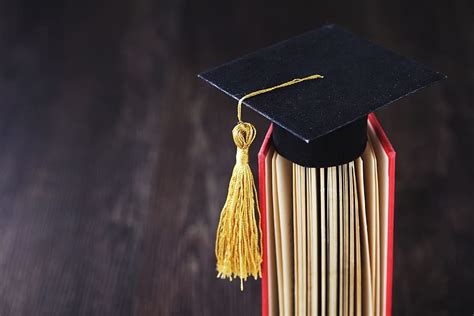 Hd Wallpaper Black And Yellow Graduation Hat In Red Book Square
