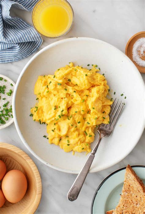 How To Make Scrambled Eggs Recipe Love And Lemons