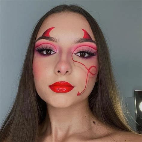 42 Easy Halloween Makeup Ideas Looks That Slay Halloween 2021 Devil
