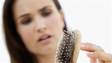 Τα οχτώ σημάδια ότι καταστρέφεις την υγεία των μαλλιών σου