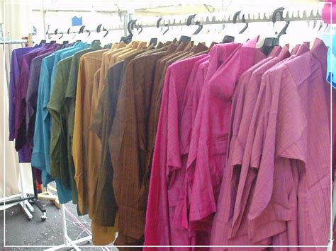 Maybe you would like to learn more about one of these? Keliru Dengan Pemakaian Baju Melayu Ke Pejabat Pada Hari ...