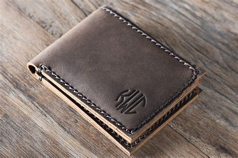 Looking for the best wallets for men in 2020? Slim Mens Wallet Personalized - JooJoobs