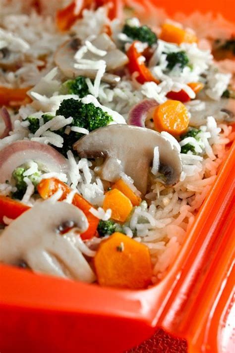 El arroz integral posee muchos beneficios para nuestro organismo, y lo podemos cocinar de la manera tradicional o en horno microondas. Arroz basmati con verduras en el microondas en 2019 ...