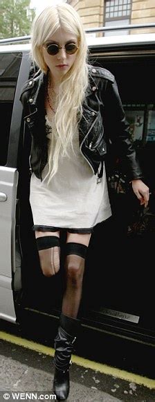 Gossip Girl Star Taylor Momsen Shows Off Her Shockingly Skinny Frame Daily Mail Online