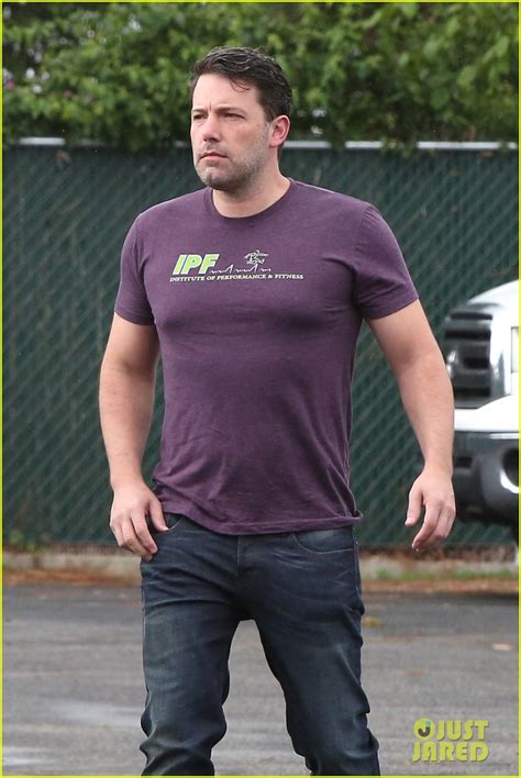 Photo Ben Affleck Is Getting His Buff Batman Body Back 04 Photo