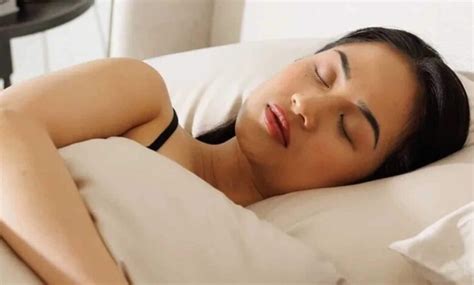 why women need more sleep than men here are the factors affecting sleep cycles in the two