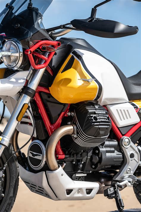 Hallo, mijn naam is en ik wil graag meer weten over de moto guzzi v 85 tt ,rot op de lijst voor € 8.361 (netto) / € 9.950 (bruto). Moto Guzzi V85TT - Die Reiseenduro ist seit März verfügbar