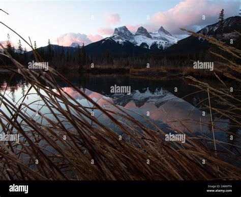 Canmore Three Sisters Sunrise Reflection Stock Photo Alamy