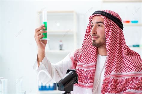 Background Ahli Kimia Arab Bekerja Di Kantor Lab Vektor Dan Gambar