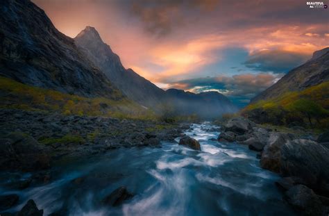 Viewes Romsdalen Valley Norway Fog Stones Mountains Rauma River