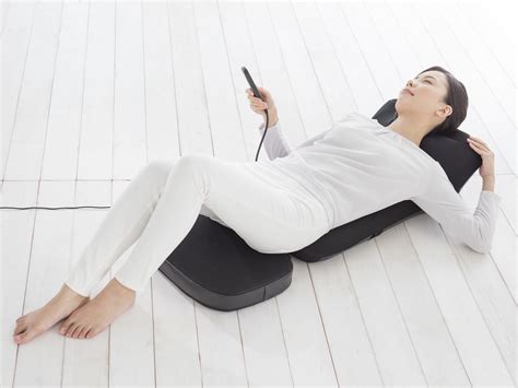 thrive、寝ながらの姿勢で使えるシート型マッサージャー「massage seat」 家電 watch