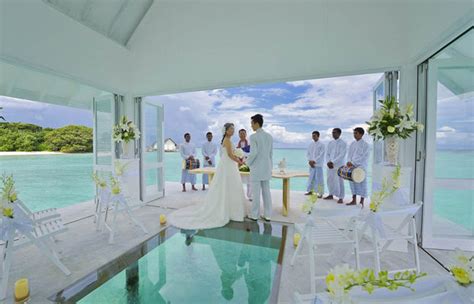 Maldives Resort Opens Overwater Wedding Venue With Glass Aisle Daily Star