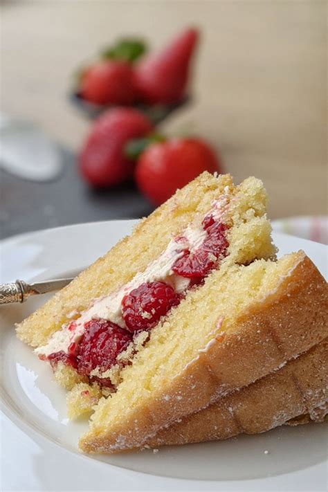 Deliciously light and moist with no weird ingredients! Victoria Sponge Cake (Gluten Free) in 2020 | Best gluten ...