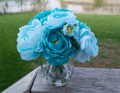 Using teal blue paint colors for both walls and furniture could easily become overwhelming, but the cream curtains break up the space just enough to keep the pop of color without being too vibrant. Turquoise & Teal Peonies in Glass Vase with Faux Water ...