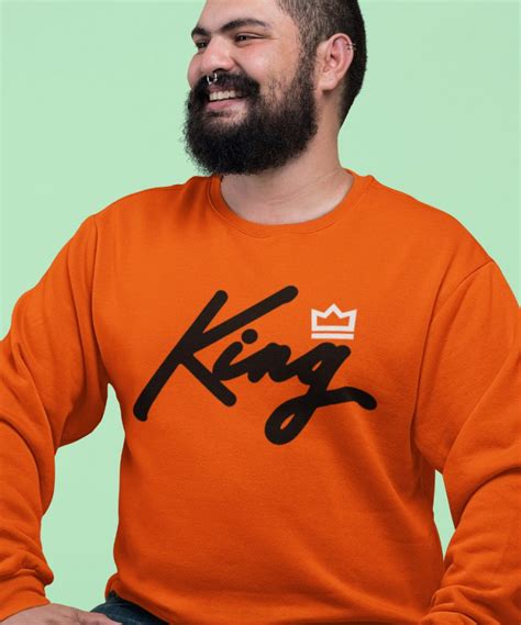 Er is geen wet die heeft vastgelegd dat bepaalde feestdagen vrije dagen zijn voor werknemers. Koningsdag Trui King Queen Premium | Binnen 2 dagen in huis