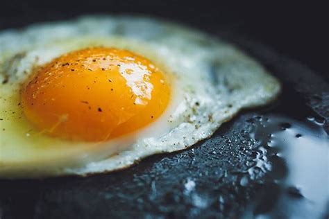 El colesterol se encuentra en diferentes membranas celulares del cuerpo, puede hallarse en todo el sistema nervioso, corazón y hasta el. Las propiedades del huevo y cómo cocinarlo - Entrenosotros ...