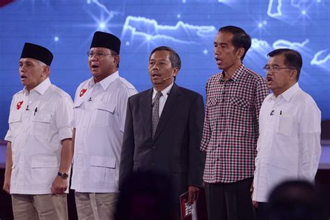 Indonesia Presidential Candidates Trade Barbs In Final Debate Wsj