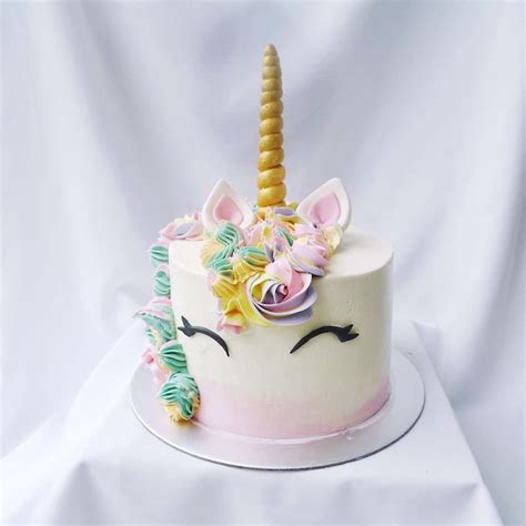 Made from high quality resin, striking color, non toxic here's a video tutorial on how to make a unicorn cake if paying for a professional is not within your budget this listing is for one gold unicorn cake topper. 1001 + ideas how to make a unicorn cake - recipe and pictures