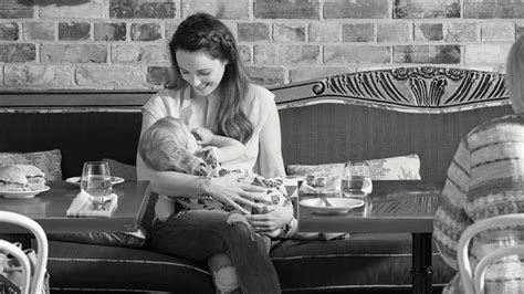 5 Tips For Breastfeeding In Public With Complete Confidence