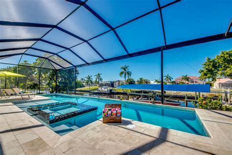 Zusätzlich werden parkplätze eingerichtet und außenanlagen gestaltet, was ebenfalls fläche in anspruch nimmt und zu einer weiteren versiegelung oder verdichtung von böden führt. Cape Coral - das Juwel Floridas für First Class Urlaub im ...