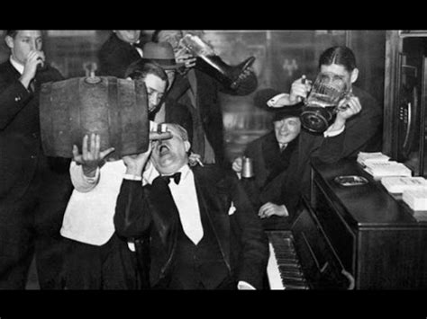 En enero de 1920 entró en vigor la llamada ley seca en todos los estados unidos, dicha ley prohibía la producción, venta y. A 97 años de la aprobación de la "Ley Seca" en EEUU - YouTube