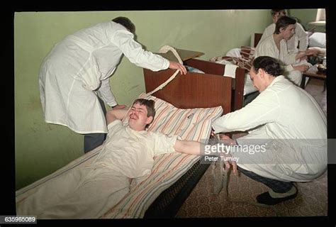 Hospital Bed Restraints Fotografias E Filmes Do Acervo Getty Images