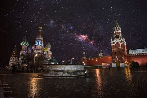 Plac Czerwony W Moskwie Zachwycające Zdjęcia Nocnego Nieba I Drogi
