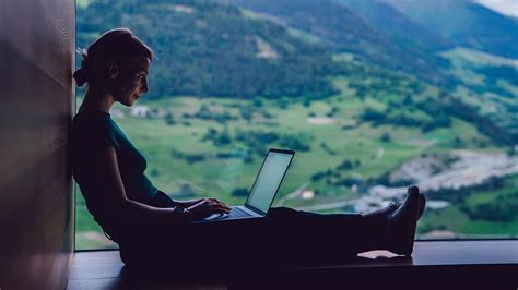 The 12 Best Digital Nomad Jobs Article