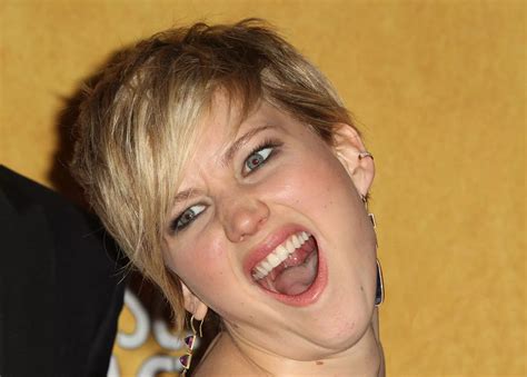 Jennifer Lawrence S Hilarious Facial Expressions At SAG Awards