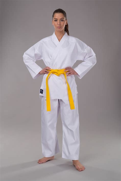 Kara means empty, and te means hand. together, the term karate refers to the art of fighting hand to hand without weapons. Karate kimono standard 180 cm - FitnesShop