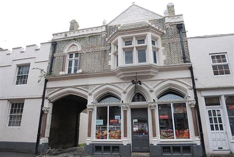 Three Arrested After Fight Outside Windsor Takeaway Maidenhead Advertiser