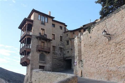 Junto a las casas colgadas, el puente de san pablo es uno de los puntos más reconocidos de cuenca y, de hecho, aún son muchos los que recuerdan la fotografía que se si la ruta natural por la sierra de cuenca le ha abierto el apetito, podrá saciarlo comiendo en el famoso parador de la ciudad. Visitar las Casas Colgadas de Cuenca. Horarios y precios.