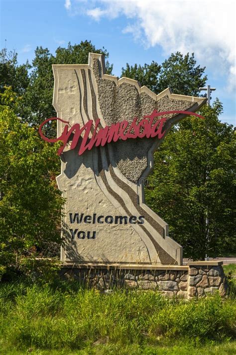 Welcome To Minnesota Sign Minnesota Welcomes You Editorial Photography