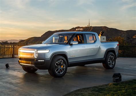 What new rivian should you buy? Производитель электрокаров Rivian получил $700 млн от ...