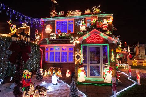 See more ideas about christmas lights, decorating with christmas lights, christmas light installation. Nos gusta la Navidad: Las luces iluminan el mundo