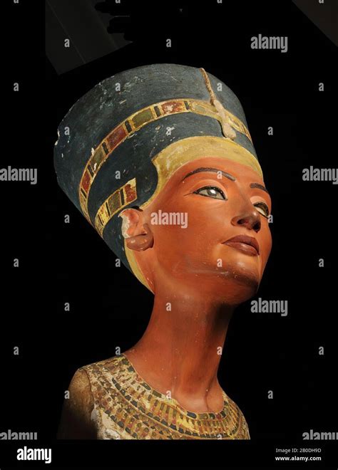 Bust Nefertiti Casting Bust Plaster 48 Cm Egypt Stock Photo Alamy
