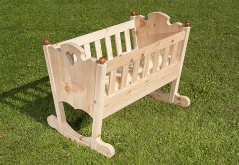 Betten und andere möbelstücke aus zirbenholz weisen eine hervorragende qualität auf. Zirbenwiege für Babys - Möbel Meßmer, Monheim. Ihr ...