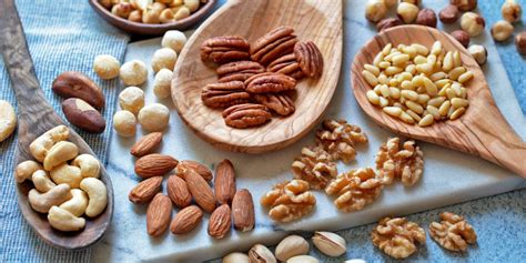 One oz of pecans contains 3.9 grams of carbohydrates, 2.7. How Many Calories In Handful Of Pecans / Dont tell me to ...