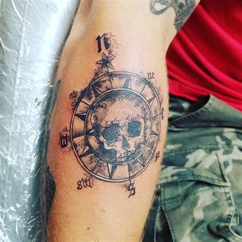 35 Trendy Meaningful Compass Tattoo Designs For Tattoo Lovers 2019