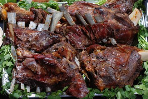 Capretto alla brace: il secondo di carne perfetto per una grigliata