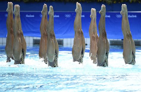 21 Stunning Photos From The Olympic Synchronized Swimming Finals