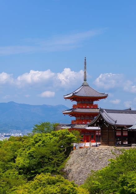 Premium Photo Red Pagoda At Kiyomizu Dera Temple In Kyoto Japan On