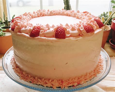 Strawberry Frosting Strawberry Slice Strawberry Cakes Baking And