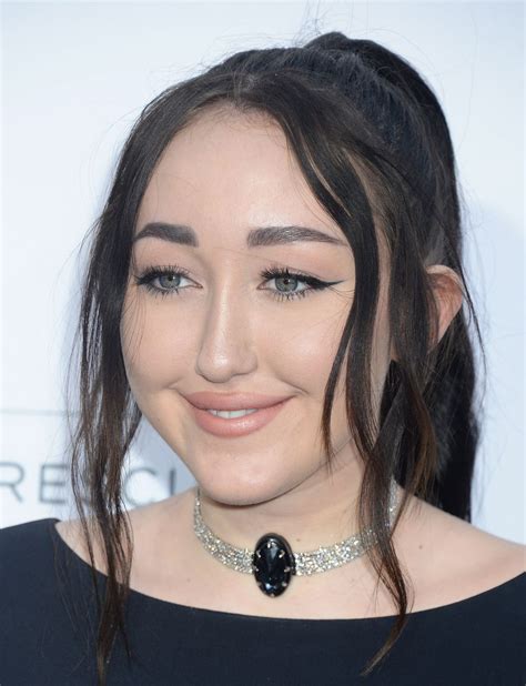 noah cyrus at to the rescue fundraising gala in los angeles 04 22 2017 hawtcelebs